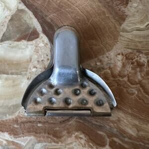 Single Lemon Slice Squeezer